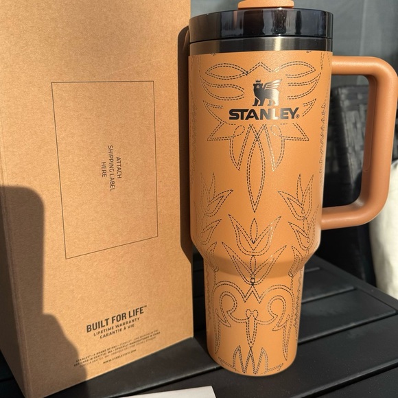Stanley Other - NIB Stanley 40oz fall refresh - camel